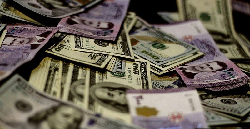 انحدار بسعر صرف الليره السورية...