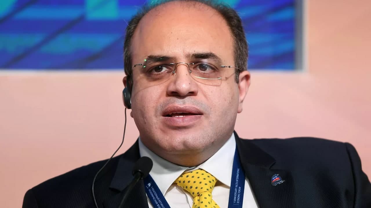 وزير اقتصاد النظام يشيد بدور ا...