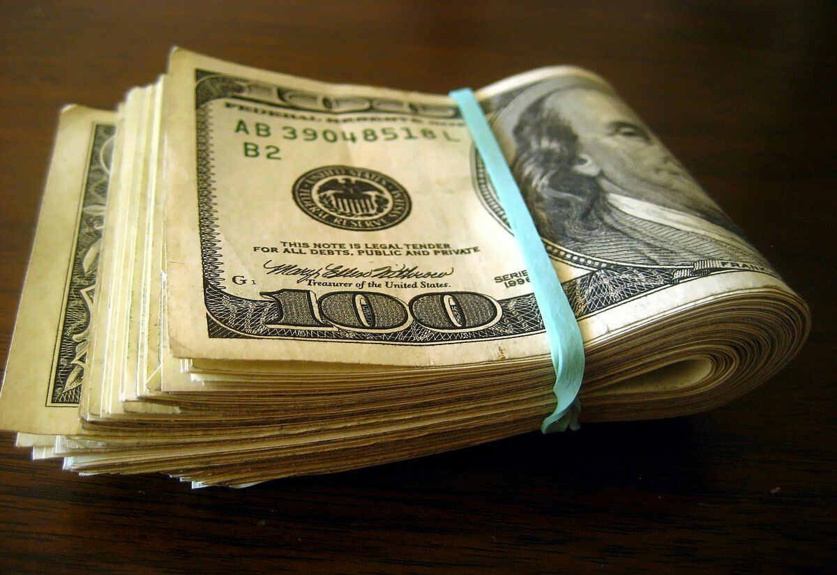 سعر صرف الليرة أمام الدوﻻر اﻷم...