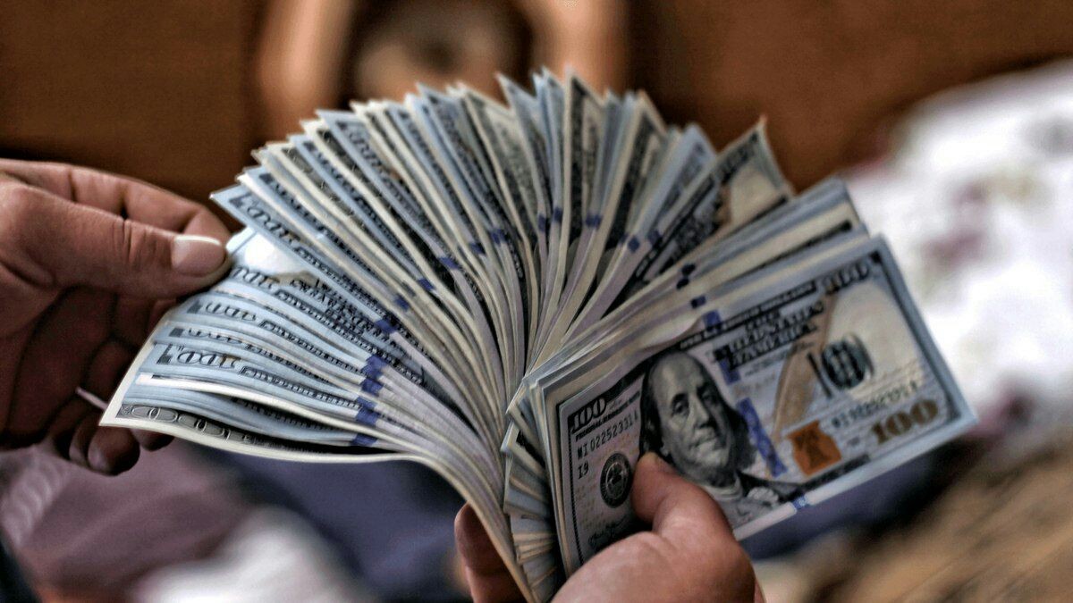 سعر صرف الليرة أمام الدوﻻر اﻷم...