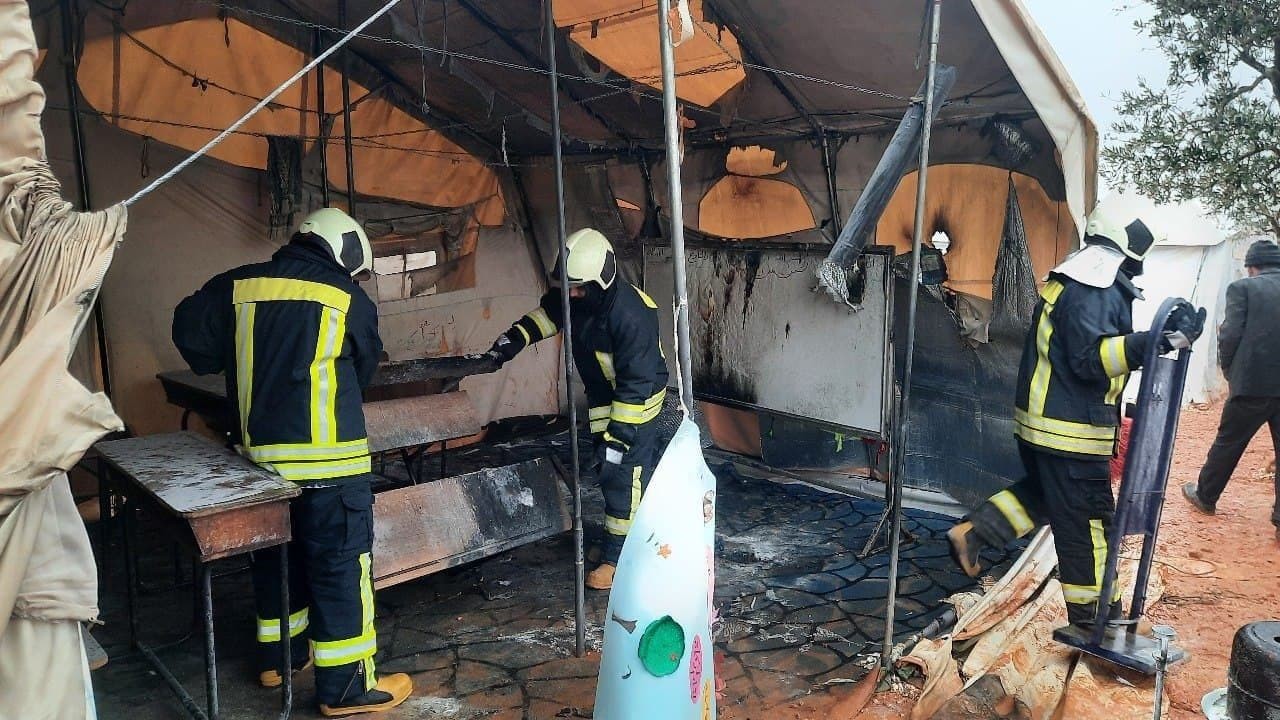 الحرائق تلتهم مخيمات الشمال ال...