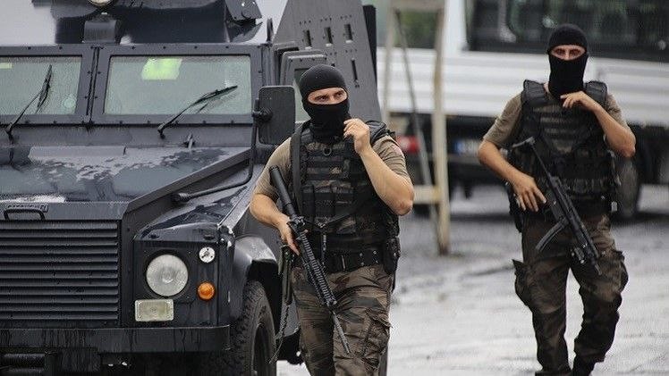 تركيا تعلن القبض على قيادي من...
