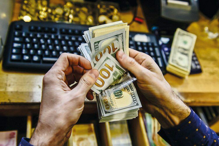 الليرة السورية تواصل تراجعها ف...