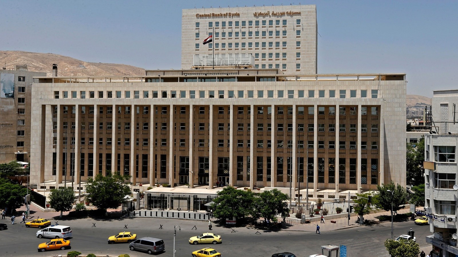 صحيفة تتهم المواطنين بالنصب عل...