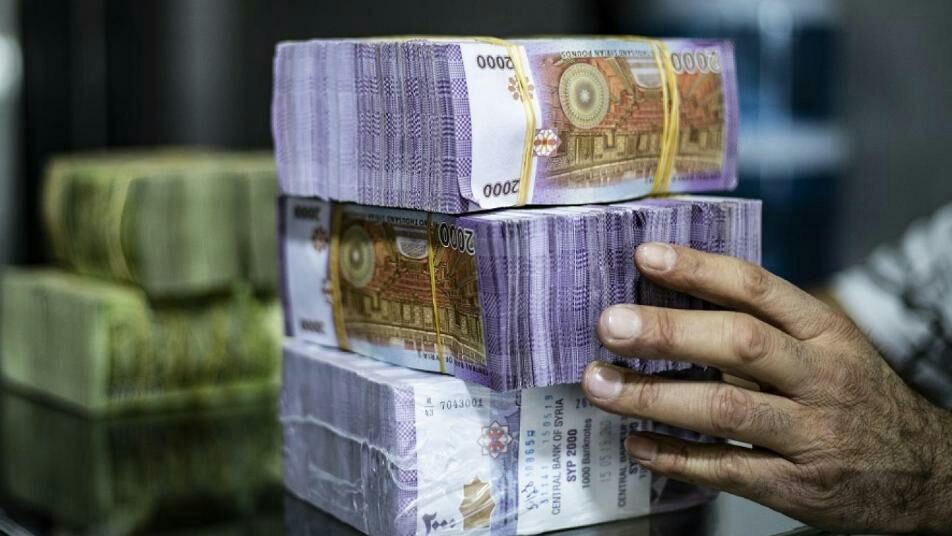 تراجع طفيف في سعر الليرة السور...