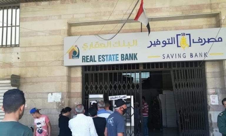 في سوريا.. موظفون يدفعون أقساط...