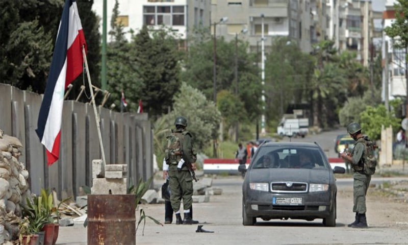 النظام يعتقل مدنيين في حلب ويت...