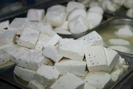 ما حقيقة وجود أجبان وألبان مغش...