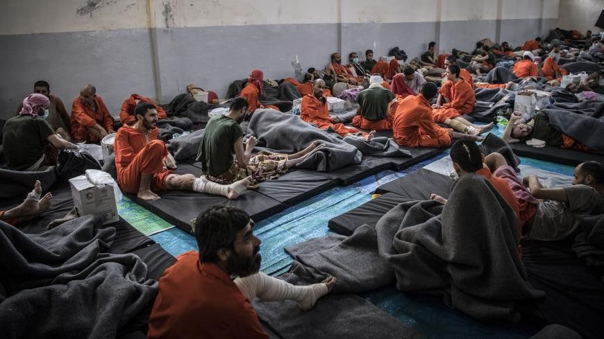 "قسد" تنقل مئات المعتقلين من س...