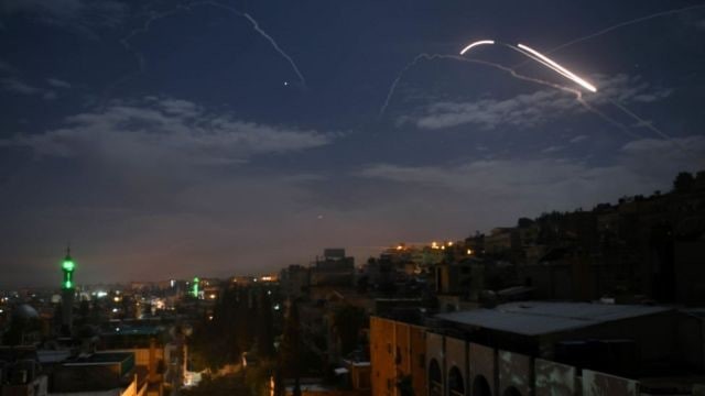 إسرائيل: إيران تستخدم منشآت عس...