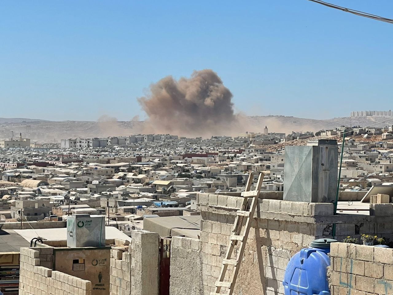 جرحى مدنيون بقصف جويّ روسي على...