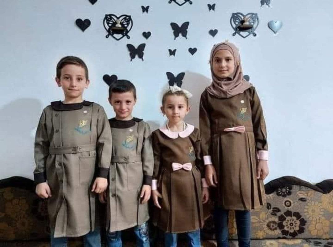لباس موحد لطلاب المدارس في إدل...