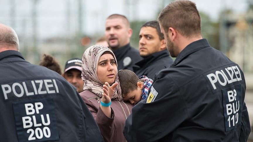 اعتقال موظفة ألمانية تزود سوري...