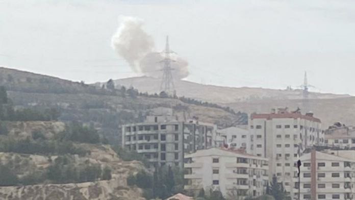 في وضح النهار.. إسرائيل تقصف م...