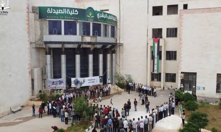 طلاب الصيدلة يضربون عن الدوام...