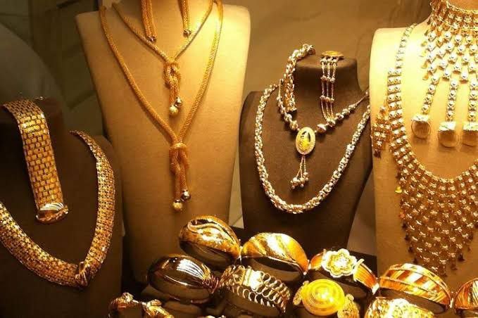بعد تقلبات الدولار.. سعر جديد...