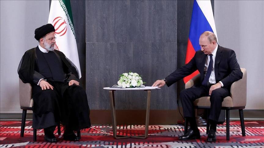 "بوتين" و "رئيسي" يبحثان الشأن...