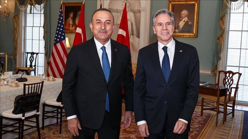 وزير الخارجية التركي يناقش الم...