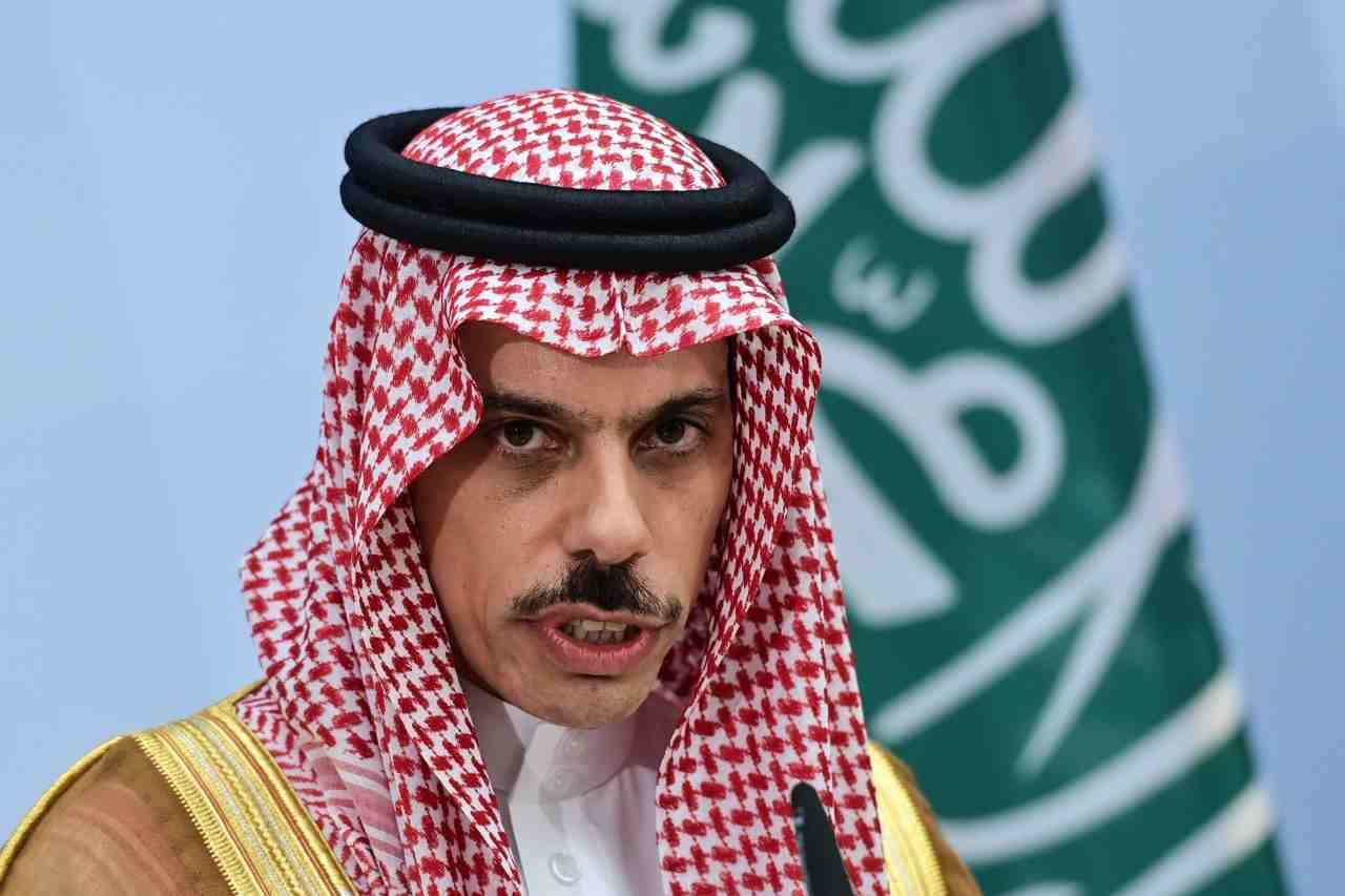 وزير الخارجية السعودية: هناك إ...