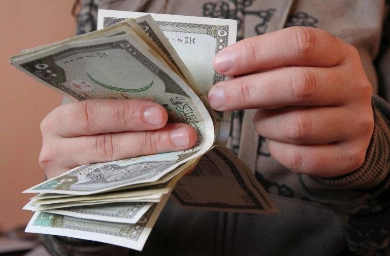 وزير في حكومة النظام يقر بعجز...