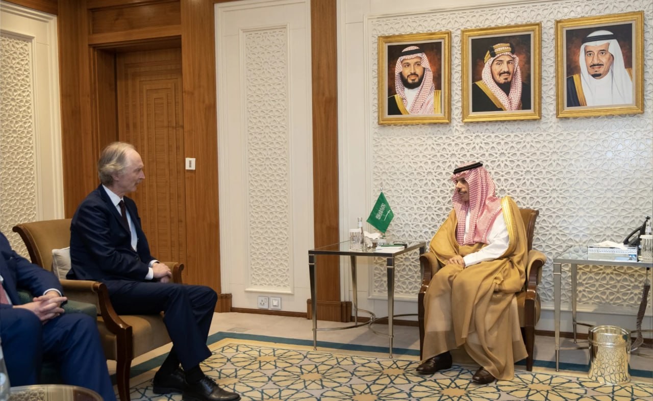 وزير خارجية السعودية يلتقي "بي...