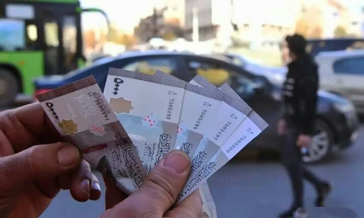 انهيار حاد في سعر صرف الليرة ا...