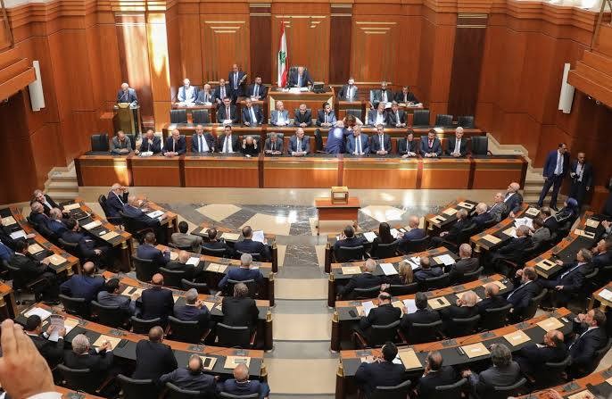 نواب لبنانيون يطالبون بنزع صفة...