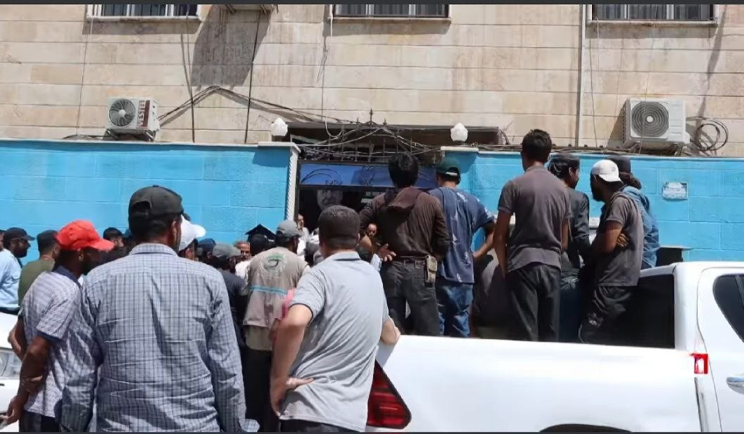 لليوم الثاني.. عمال محلي جرابل...