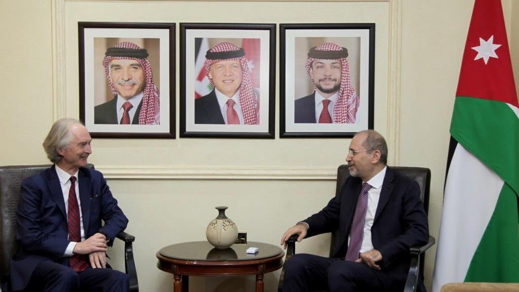 بيدرسن ووزير خارجية الأردن يبح...