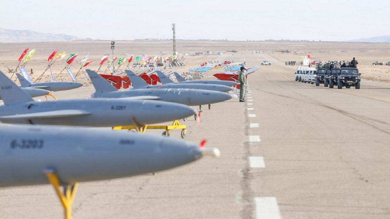 إيران تعيد تأهيل مطار الميادين...