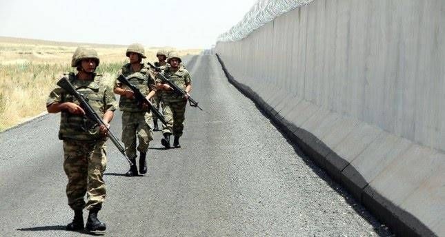 مقتل شابين خلال محاولتهما عبور...