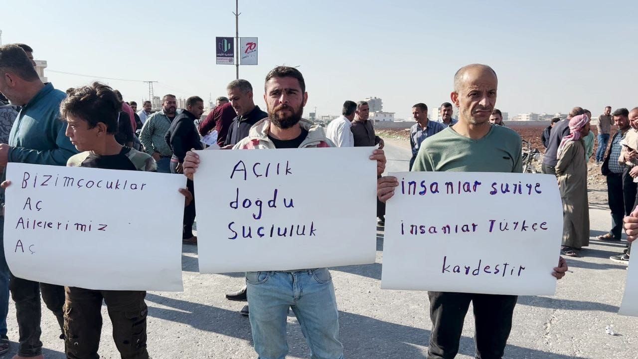 سائقو الشاحنات في إعزاز ينفذون...