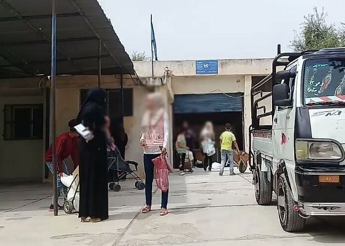 وكالة "غوث" تفصل عددا من الموظ...