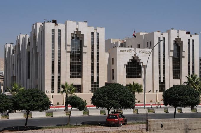 النظام يشترط على المدنيين الحص...