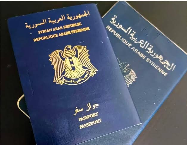 إقبال شديد على جوازات السفر بم...