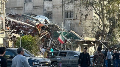 مسؤولون إيرانيون يكشفون عن وصو...