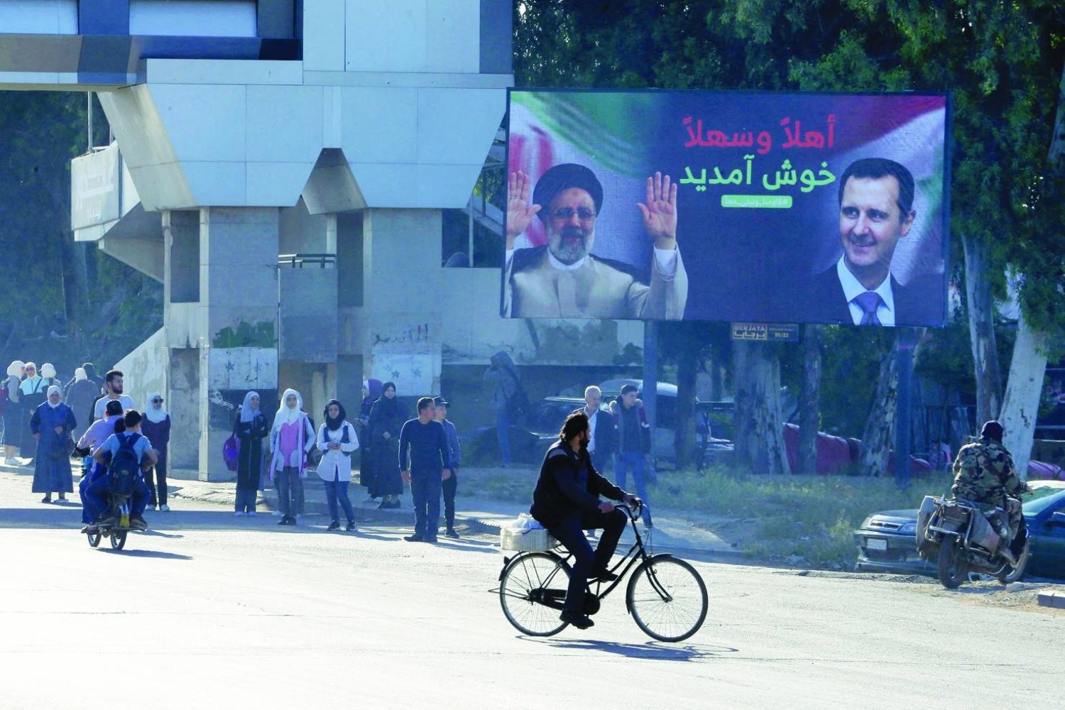 بمليارات الدولارات.. إيران تضغ...