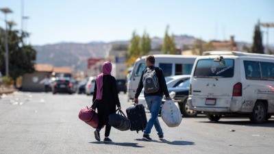 نحو 400 ألف شخص نزحوا من لبنان...