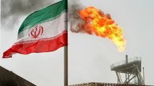 إيران تقلص حجم صادراتها النفطي...