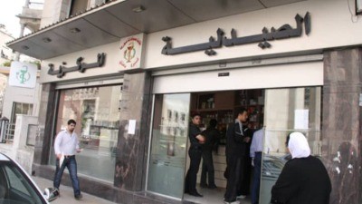 انفصال عن الواقع.. نقيب صيادلة...