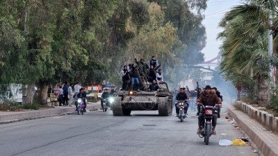 مجموعات محلية تعتقل أحد قادة ا...