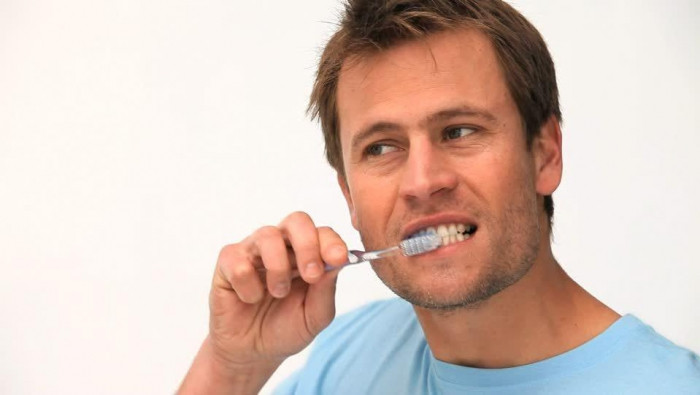 ما علاقة تنظيف الأسنان على صحة...