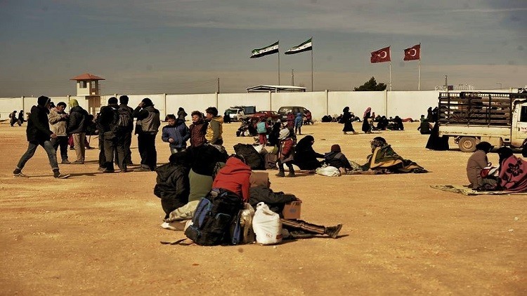 أكثر من 100 ألف نازح عالقون قر...