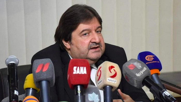 وزير ثقافة في حكومة "الأسد" يه...