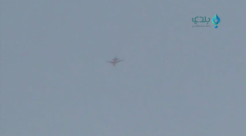 لحظة الغارة الجوية على مدينة د...