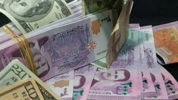"الليرة" تهوي وتفقد 3 % من قيم...
