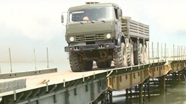 موسكو تشيد جسرا عائما في ديرال...