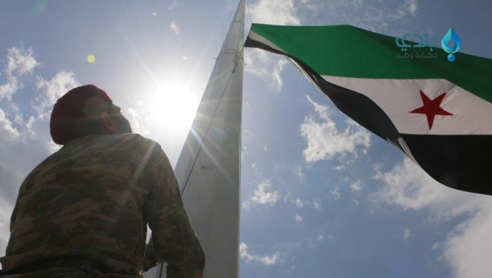 رفع أكبر علم للثورة السورية وس...