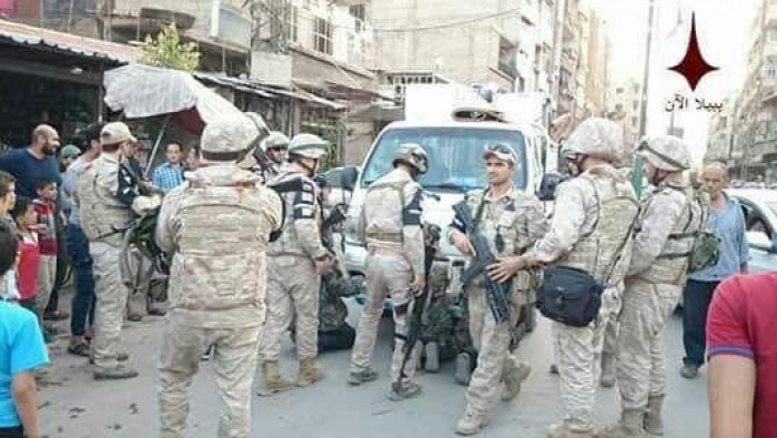 بطريقة مذلة.. الشرطة الروسية ت...