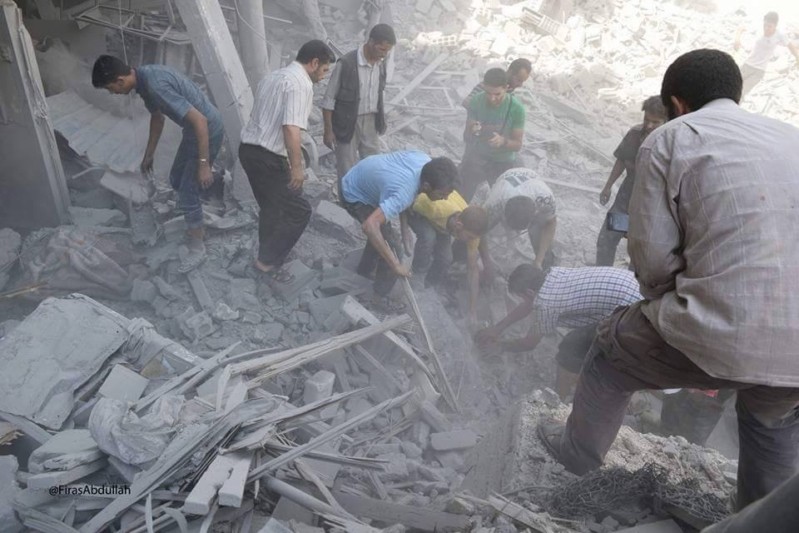 12 شهيداً بقصف جوي على حلب